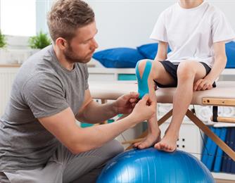 علاجات أولية وسريعة لإصابات الاولاد خلال العطلة